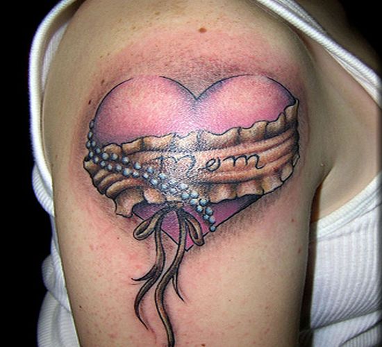 "I love my mom" tattoos are really cool. Love Mom Tattoo.